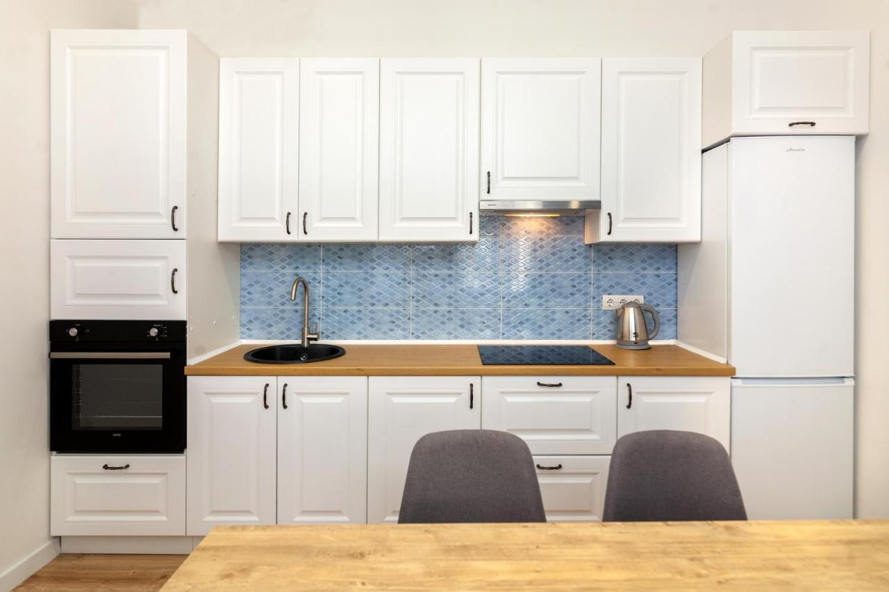 Leogrand Three Bedrooms Vip Apartments On Kniazia Romana 12 リヴィウ エクステリア 写真