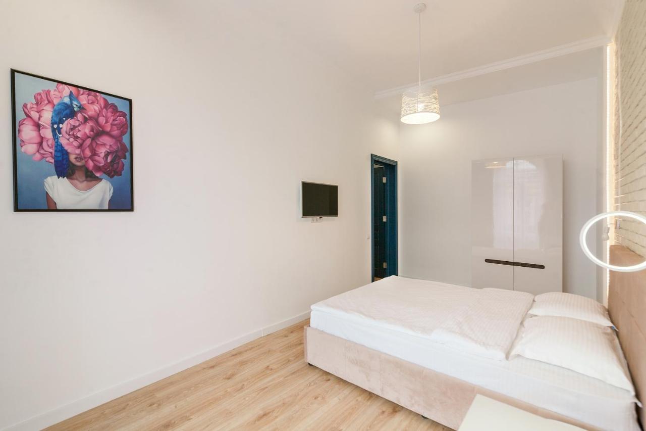 Leogrand Three Bedrooms Vip Apartments On Kniazia Romana 12 リヴィウ エクステリア 写真
