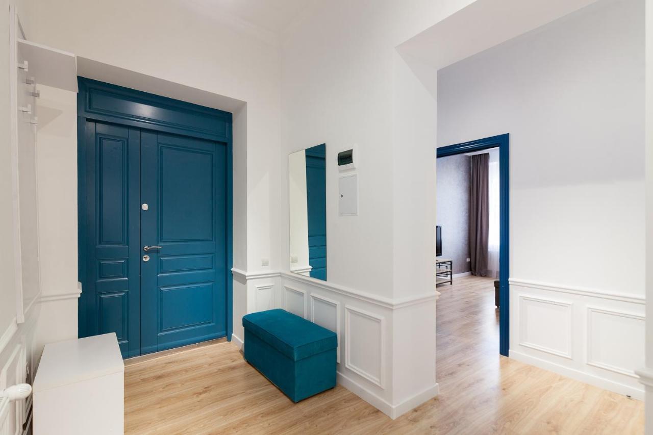 Leogrand Three Bedrooms Vip Apartments On Kniazia Romana 12 リヴィウ エクステリア 写真