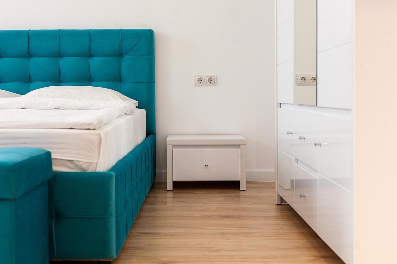 Leogrand Three Bedrooms Vip Apartments On Kniazia Romana 12 リヴィウ エクステリア 写真