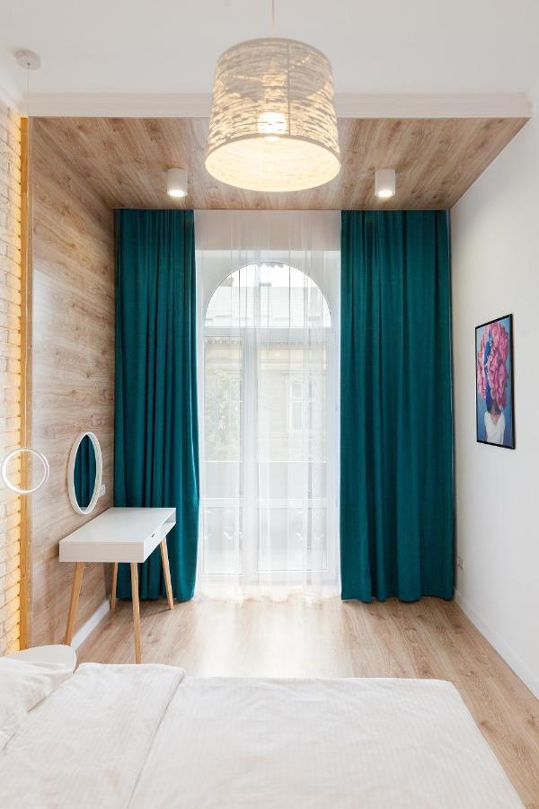 Leogrand Three Bedrooms Vip Apartments On Kniazia Romana 12 リヴィウ エクステリア 写真