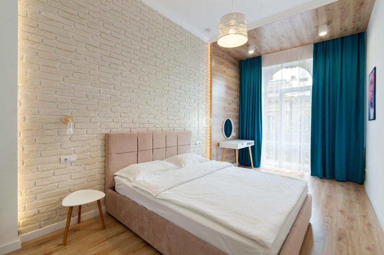 Leogrand Three Bedrooms Vip Apartments On Kniazia Romana 12 リヴィウ エクステリア 写真