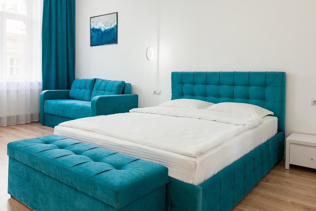 Leogrand Three Bedrooms Vip Apartments On Kniazia Romana 12 リヴィウ エクステリア 写真