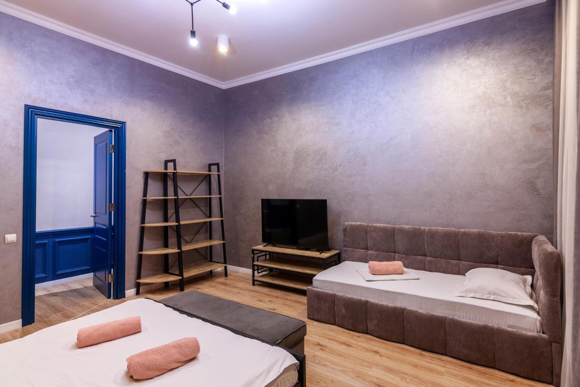 Leogrand Three Bedrooms Vip Apartments On Kniazia Romana 12 リヴィウ エクステリア 写真